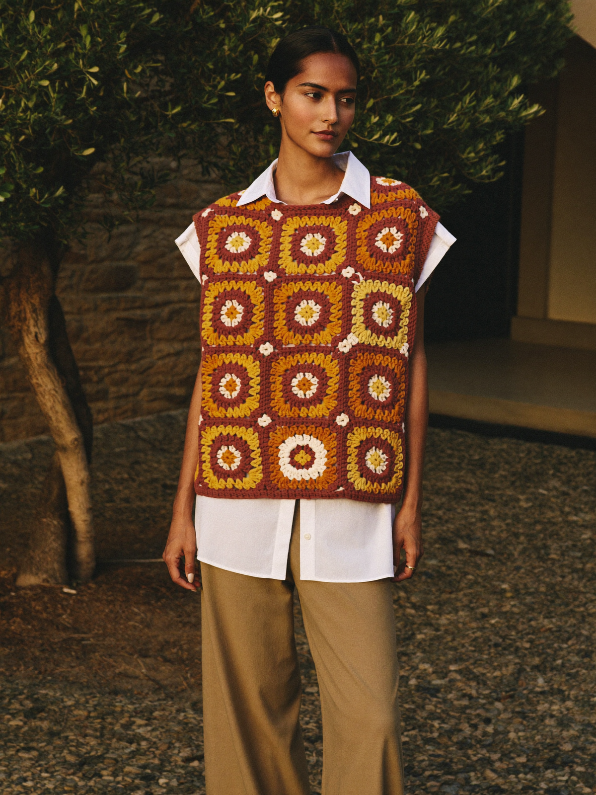 Gilet sans manches au crochet granny square terracotta et moutarde